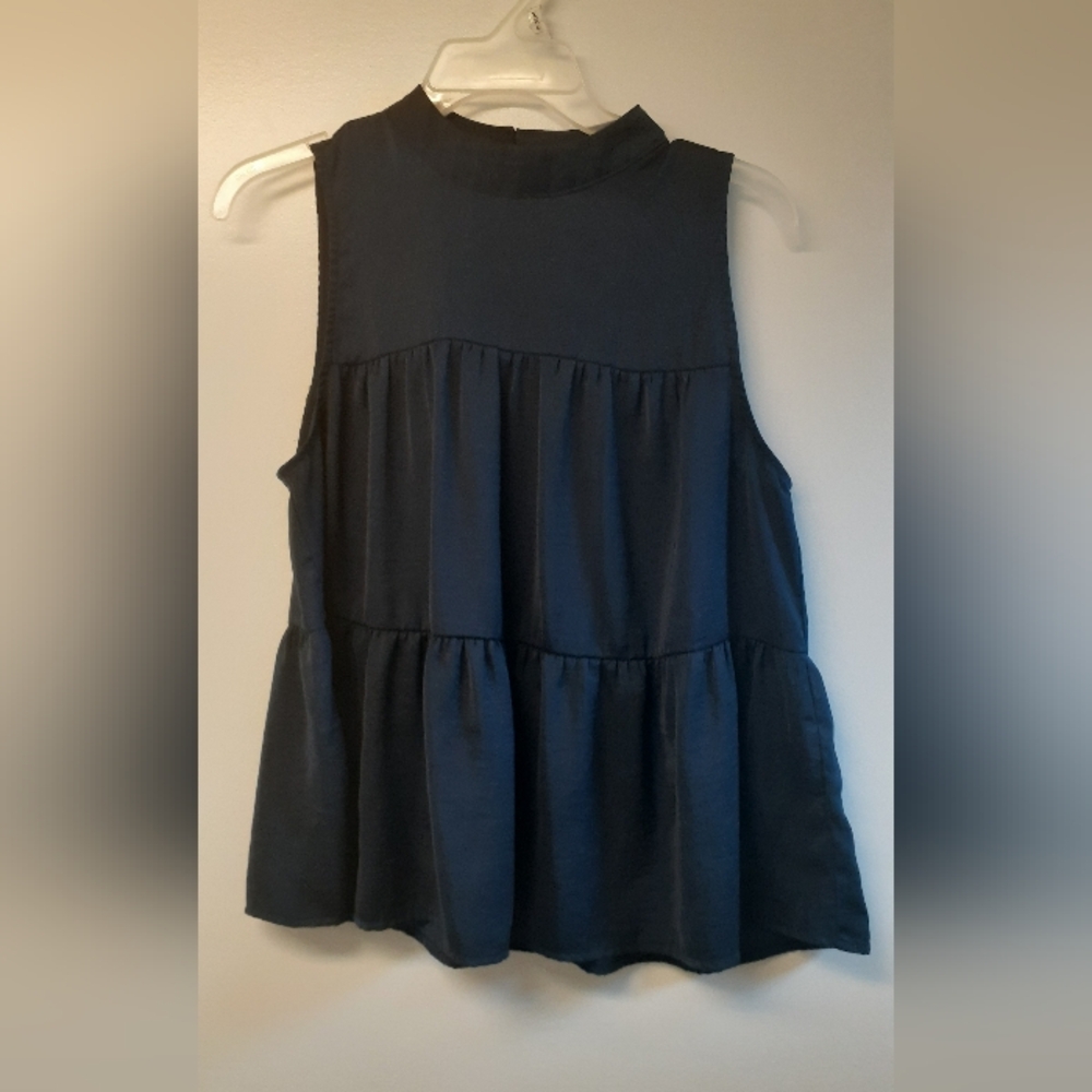 Womens' sleeveless navy Banana Republic top -  size small